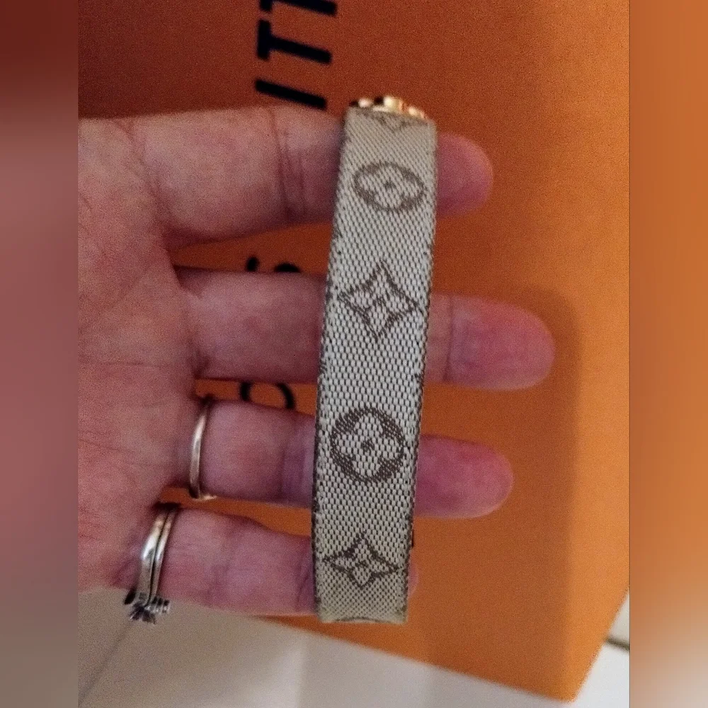 Louis Vuitton Bracelet Excellent Pre-loved Condition - Picture 5 of 9